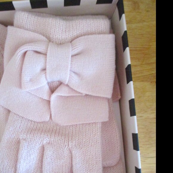 NIB!! Kate Spade NY Dorothy Bow Beanie and Gloves Box Set, Rose Dew (Pink), O/S - Picture 2 of 11
